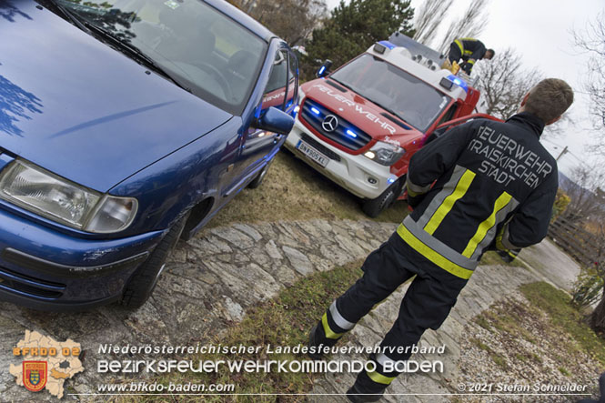 20211204 Person bei Garagenabfahrt in Traiskirchen eingeklemmt Foto: © Stefan Schneider 20211204 Person bei Garagenabfahrt in Traiskirchen eingeklemmt Foto: © Stefan Schneider