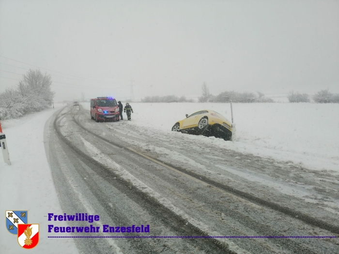 20211209 Fahrzeugbergung bei Enzesfeld Foto: © Freiwillige Feuerwehr Enzesfeld 20211209 Fahrzeugbergung bei Enzesfeld Foto: © Freiwillige Feuerwehr Enzesfeld