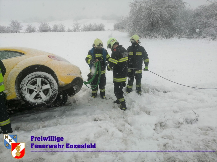 20211209 Fahrzeugbergung bei Enzesfeld Foto: © Freiwillige Feuerwehr Enzesfeld 20211209 Fahrzeugbergung bei Enzesfeld Foto: © Freiwillige Feuerwehr Enzesfeld
