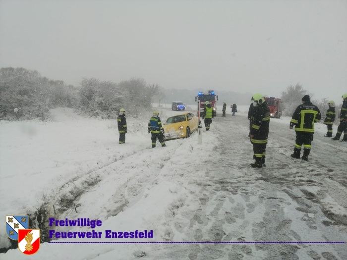20211209 Fahrzeugbergung bei Enzesfeld Foto: © Freiwillige Feuerwehr Enzesfeld