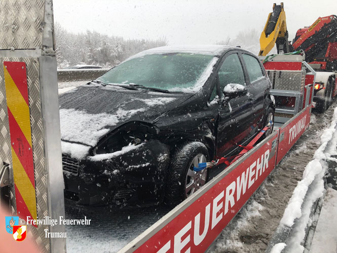 20211209 Fahrzeugbergung auf der A3  Foto: © Freiwillige Feuerwehr Trumau