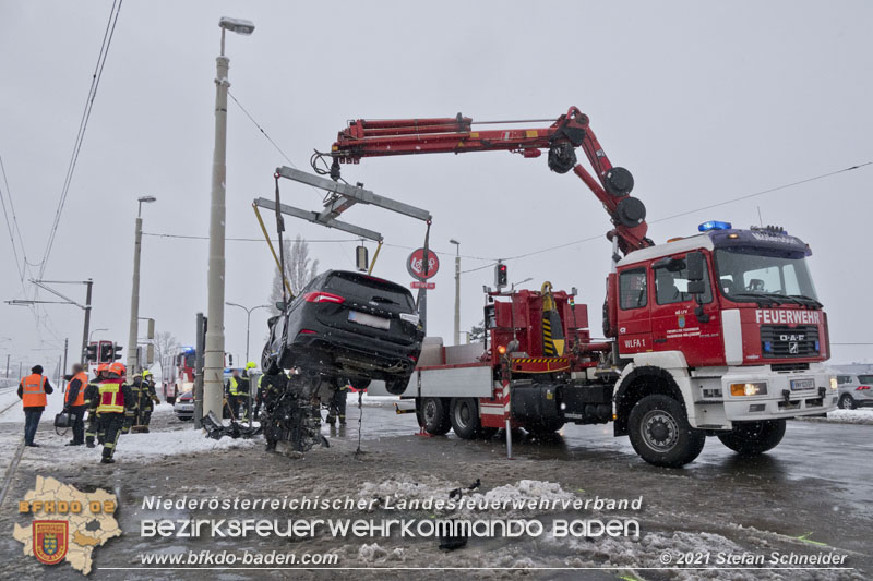 20211209 Verkehrsunfall B17 Badner Spitz Traiskirchen Möllersdorf Foto: © Freiwillige Feuerwehr Möllersdorf 20211209 Verkehrsunfall B17 Badner Spitz Traiskirchen Möllersdorf Foto: © Freiwillige Feuerwehr Möllersdorf