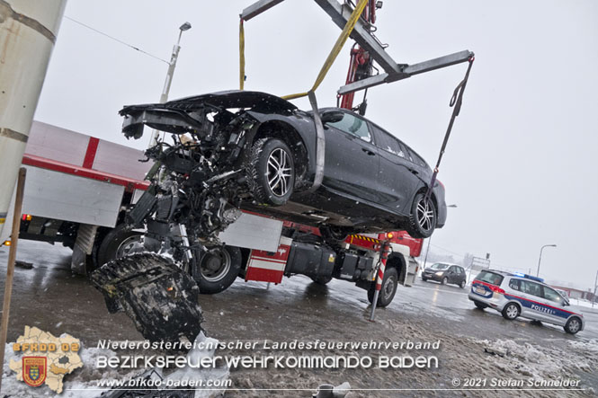 20211209 Verkehrsunfall B17 Badner Spitz Traiskirchen Möllersdorf Foto: © Freiwillige Feuerwehr Möllersdorf 20211209 Verkehrsunfall B17 Badner Spitz Traiskirchen Möllersdorf Foto: © Freiwillige Feuerwehr Möllersdorf