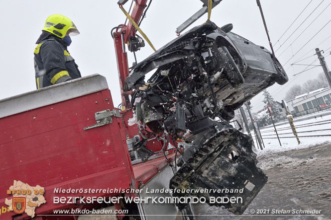 20211209 Verkehrsunfall B17 Badner Spitz Traiskirchen Möllersdorf Foto: © Freiwillige Feuerwehr Möllersdorf 20211209 Verkehrsunfall B17 Badner Spitz Traiskirchen Möllersdorf Foto: © Freiwillige Feuerwehr Möllersdorf