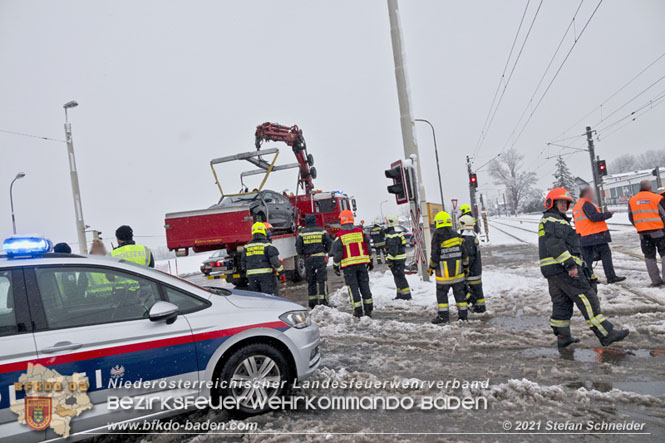 20211209 Verkehrsunfall B17 Badner Spitz Traiskirchen Möllersdorf Foto: © Freiwillige Feuerwehr Möllersdorf 20211209 Verkehrsunfall B17 Badner Spitz Traiskirchen Möllersdorf Foto: © Freiwillige Feuerwehr Möllersdorf