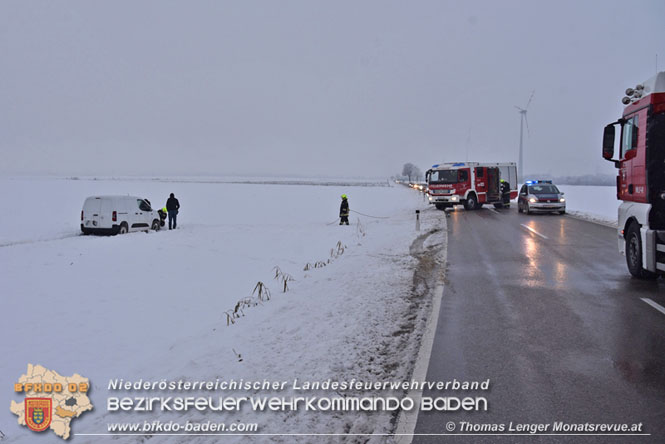 20211209 Fahrzeugbergung auf der L157 Pottendorf - Tattendorf    Foto: © Thomas Lenger Monatsrevue.at