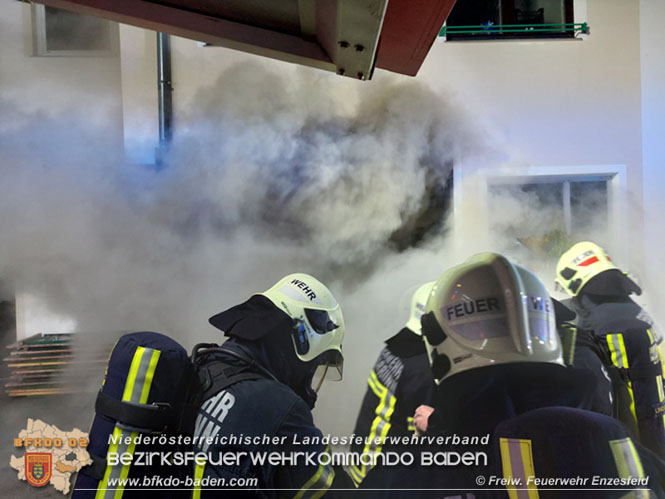 20211216 Nächtlicher Brand in einem Enzesfelder Fleischereibetrieb   Foto: © Freiwillige Feuerwehr Enzesfeld / Reinhard Wafrek 