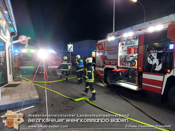 20211216 Nächtlicher Brand in einem Enzesfelder Fleischereibetrieb   Foto: © Freiwillige Feuerwehr Enzesfeld / Reinhard Wafrek 