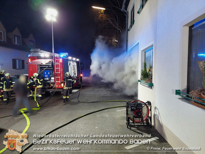 20211216 Nächtlicher Brand in einem Enzesfelder Fleischereibetrieb   Foto: © Freiwillige Feuerwehr Enzesfeld / Reinhard Wafrek 