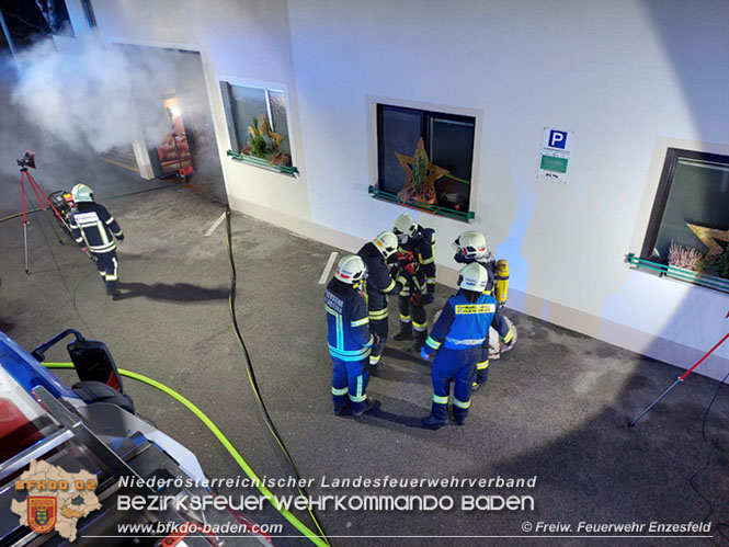 20211216 Nächtlicher Brand in einem Enzesfelder Fleischereibetrieb   Foto: © Freiwillige Feuerwehr Enzesfeld / Reinhard Wafrek 