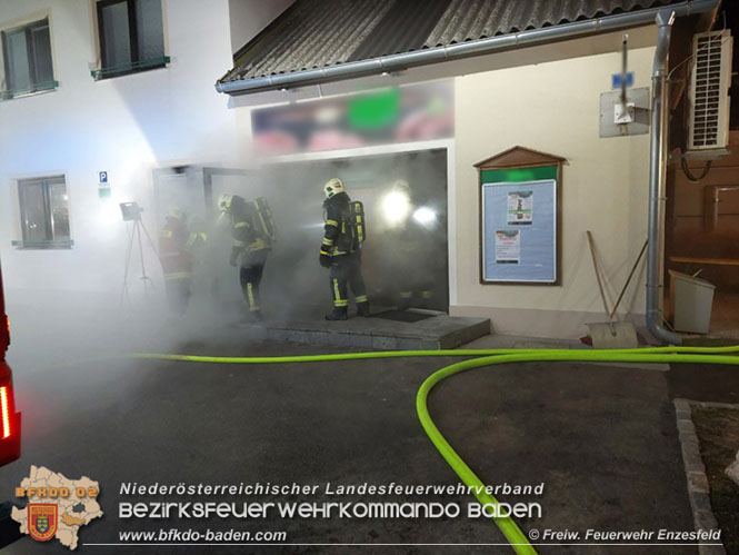 20211216 Nächtlicher Brand in einem Enzesfelder Fleischereibetrieb   Foto: © Freiwillige Feuerwehr Enzesfeld / Reinhard Wafrek 
