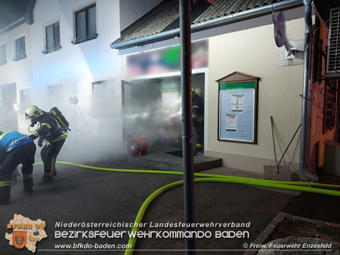 20211216 Nächtlicher Brand in einem Enzesfelder Fleischereibetrieb   Foto: © Freiwillige Feuerwehr Enzesfeld / Reinhard Wafrek 