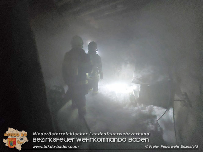 20211216 Nächtlicher Brand in einem Enzesfelder Fleischereibetrieb   Foto: © Freiwillige Feuerwehr Enzesfeld / Reinhard Wafrek 
