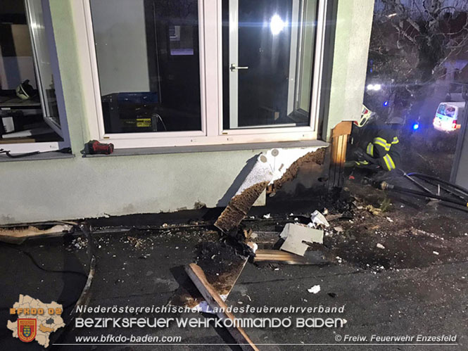 20211216 Nächtlicher Brand in einem Enzesfelder Fleischereibetrieb   Foto: © Freiwillige Feuerwehr Enzesfeld / Reinhard Wafrek 
