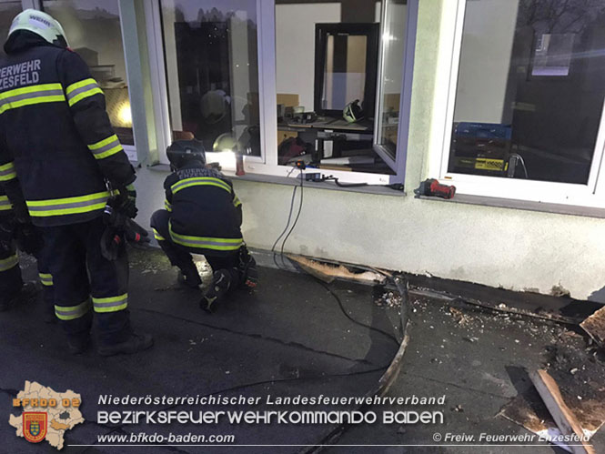 20211216 Nächtlicher Brand in einem Enzesfelder Fleischereibetrieb   Foto: © Freiwillige Feuerwehr Enzesfeld / Reinhard Wafrek 