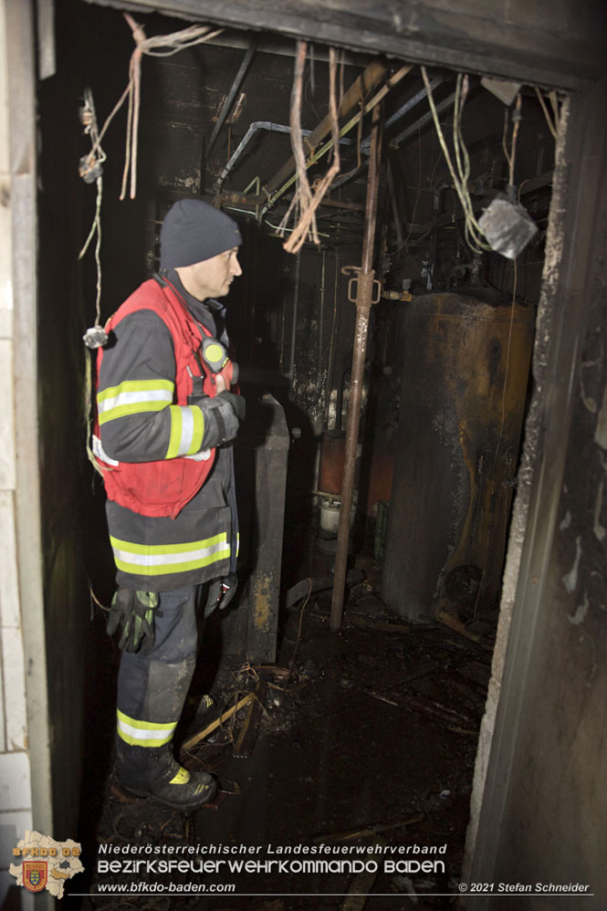 20211216 Nächtlicher Brand in einem Enzesfelder Fleischereibetrieb   Foto: © Stefan Schneider BFKDO Baden