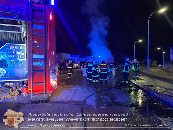 20211216 Fahrzeugbrand im Ortsgebiet von Hirtenberg Foto: © Reinhard Wafrek Freiwillige Feuerwehr Enzesfeld 20211216 Fahrzeugbrand im Ortsgebiet von Hirtenberg Foto: © Reinhard Wafrek Freiwillige Feuerwehr Enzesfeld