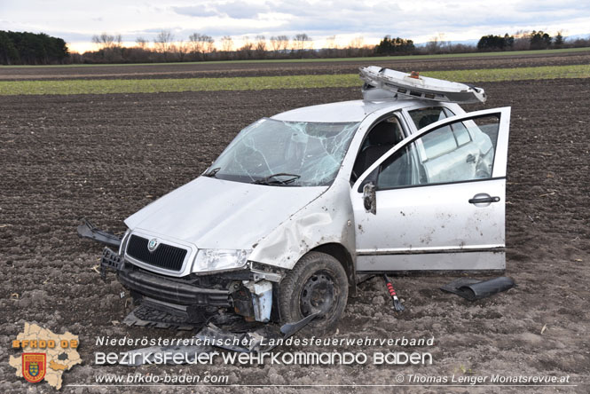 20211224 Feuerwehrmann als Ersthelfer nach Fahrzeugüberschlag auf der B60 bei Unterwaltersdorf Foto: Thomas Lenger Monatsrevue.at 20211224 Feuerwehrmann als Ersthelfer nach Fahrzeugüberschlag auf der B60 bei Unterwaltersdorf Foto: Thomas Lenger Monatsrevue.at