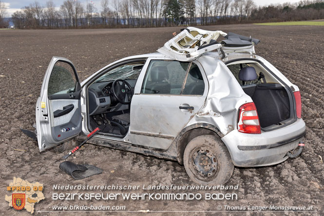 20211224 Feuerwehrmann als Ersthelfer nach Fahrzeugüberschlag auf der B60 bei Unterwaltersdorf Foto: Thomas Lenger Monatsrevue.at 20211224 Feuerwehrmann als Ersthelfer nach Fahrzeugüberschlag auf der B60 bei Unterwaltersdorf Foto: Thomas Lenger Monatsrevue.at