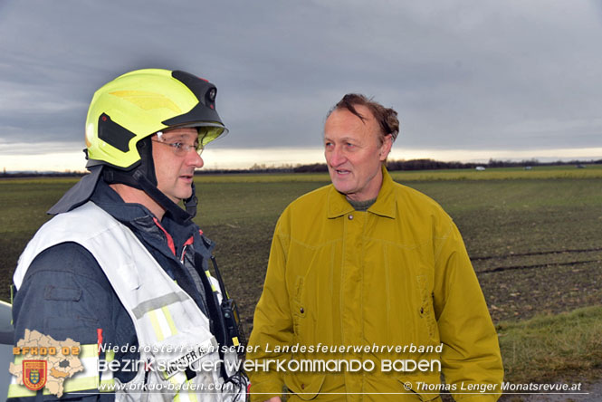 20211224 Feuerwehrmann als Ersthelfer nach Fahrzeugüberschlag auf der B60 bei Unterwaltersdorf   Foto: Thomas Lenger Monatsrevue.at