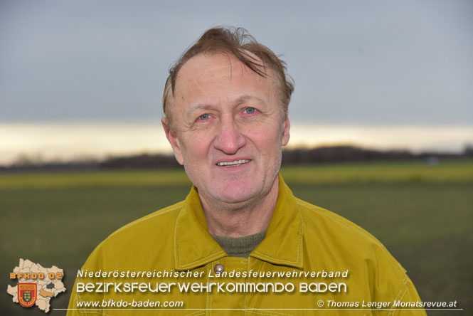 20211224 Feuerwehrmann als Ersthelfer nach Fahrzeugüberschlag auf der B60 bei Unterwaltersdorf Foto: Thomas Lenger Monatsrevue.at 20211224 Feuerwehrmann als Ersthelfer nach Fahrzeugüberschlag auf der B60 bei Unterwaltersdorf Foto: Thomas Lenger Monatsrevue.at