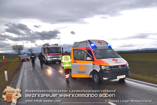 20211224 Feuerwehrmann als Ersthelfer nach Fahrzeugüberschlag auf der B60 bei Unterwaltersdorf Foto: Thomas Lenger Monatsrevue.at 20211224 Feuerwehrmann als Ersthelfer nach Fahrzeugüberschlag auf der B60 bei Unterwaltersdorf Foto: Thomas Lenger Monatsrevue.at