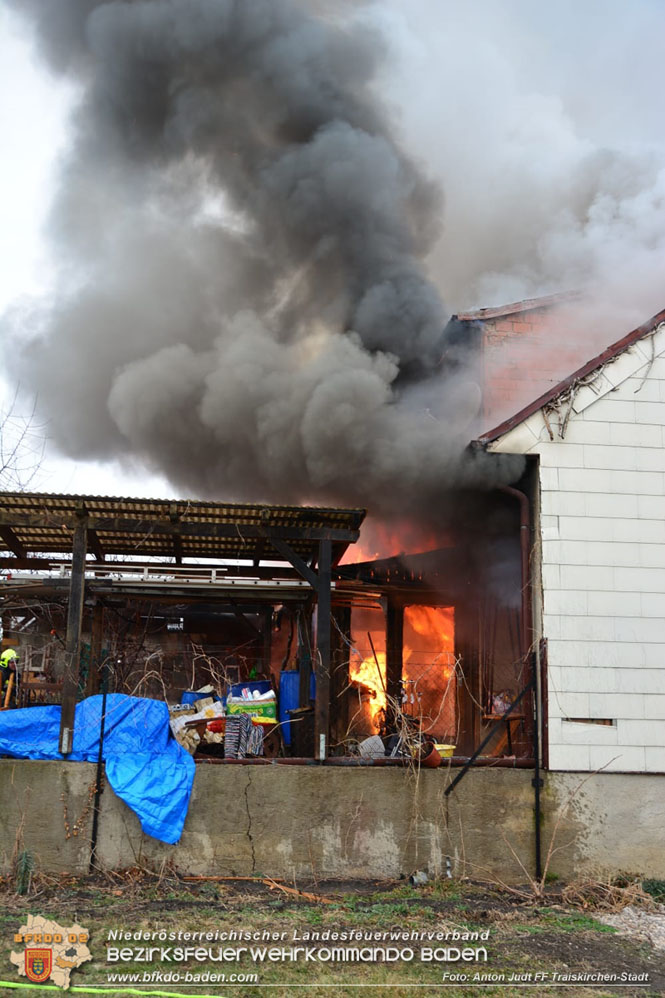 20211227 Wohnhausbrand in Traiskirchen Ortsteil Moellersdorf Foto: Anton Judt FF Traiskirchen-Stadt 20211227 Wohnhausbrand in Traiskirchen Ortsteil Moellersdorf Foto: Anton Judt FF Traiskirchen-Stadt