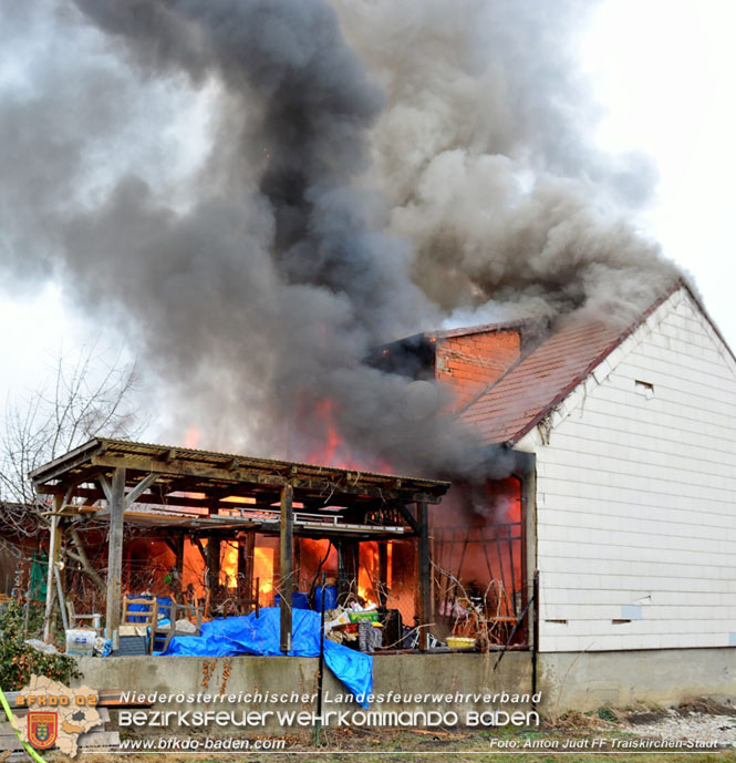 20211227 Wohnhausbrand in Traiskirchen Ortsteil Moellersdorf Foto: Anton Judt FF Traiskirchen-Stadt 20211227 Wohnhausbrand in Traiskirchen Ortsteil Moellersdorf Foto: Anton Judt FF Traiskirchen-Stadt
