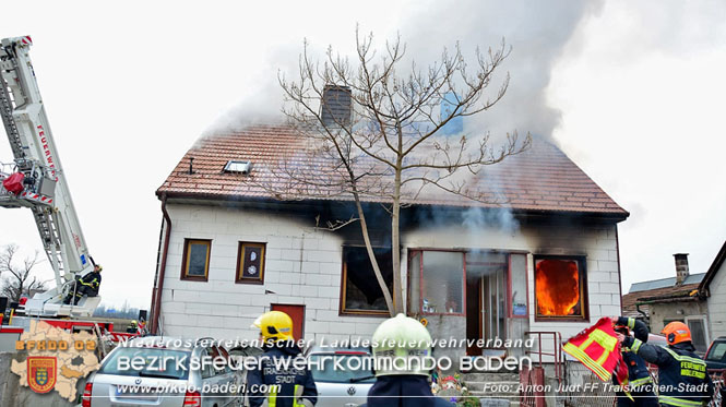 20211227 Wohnhausbrand in Traiskirchen Ortsteil Moellersdorf Foto: Anton Judt FF Traiskirchen-Stadt 20211227 Wohnhausbrand in Traiskirchen Ortsteil Moellersdorf Foto: Anton Judt FF Traiskirchen-Stadt