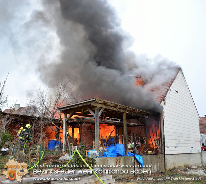 20211227 Wohnhausbrand in Traiskirchen Ortsteil Moellersdorf Foto: Anton Judt FF Traiskirchen-Stadt 20211227 Wohnhausbrand in Traiskirchen Ortsteil Moellersdorf Foto: Anton Judt FF Traiskirchen-Stadt