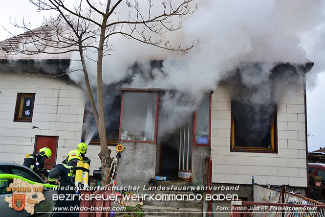 20211227 Wohnhausbrand in Traiskirchen Ortsteil Moellersdorf Foto: Anton Judt FF Traiskirchen-Stadt 20211227 Wohnhausbrand in Traiskirchen Ortsteil Moellersdorf Foto: Anton Judt FF Traiskirchen-Stadt
