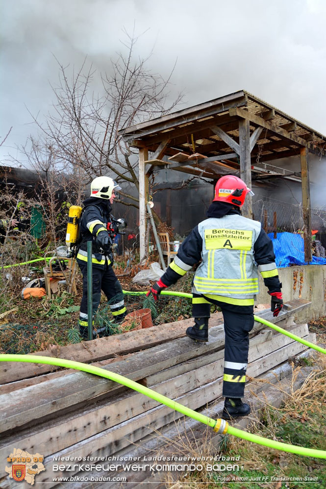 20211227 Wohnhausbrand in Traiskirchen Ortsteil Moellersdorf Foto: Anton Judt FF Traiskirchen-Stadt 20211227 Wohnhausbrand in Traiskirchen Ortsteil Moellersdorf Foto: Anton Judt FF Traiskirchen-Stadt