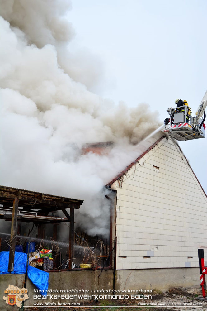 20211227 Wohnhausbrand in Traiskirchen Ortsteil Moellersdorf Foto: Anton Judt FF Traiskirchen-Stadt 20211227 Wohnhausbrand in Traiskirchen Ortsteil Moellersdorf Foto: Anton Judt FF Traiskirchen-Stadt