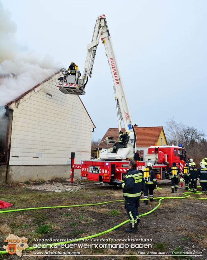 20211227 Wohnhausbrand in Traiskirchen Ortsteil Moellersdorf Foto: Anton Judt FF Traiskirchen-Stadt 20211227 Wohnhausbrand in Traiskirchen Ortsteil Moellersdorf Foto: Anton Judt FF Traiskirchen-Stadt
