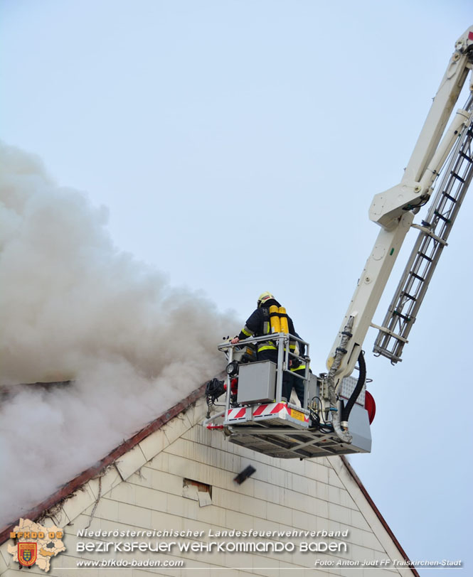 20211227 Wohnhausbrand in Traiskirchen Ortsteil Moellersdorf Foto: Anton Judt FF Traiskirchen-Stadt 20211227 Wohnhausbrand in Traiskirchen Ortsteil Moellersdorf Foto: Anton Judt FF Traiskirchen-Stadt
