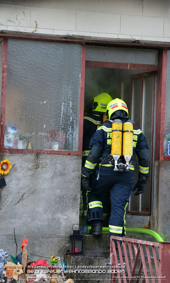 20211227 Wohnhausbrand in Traiskirchen Ortsteil Moellersdorf Foto: Anton Judt FF Traiskirchen-Stadt 20211227 Wohnhausbrand in Traiskirchen Ortsteil Moellersdorf Foto: Anton Judt FF Traiskirchen-Stadt