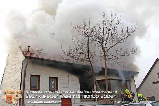 20211227 Wohnhausbrand in Traiskirchen Ortsteil Moellersdorf  Foto: Hans Dietl FF Moellersdorf