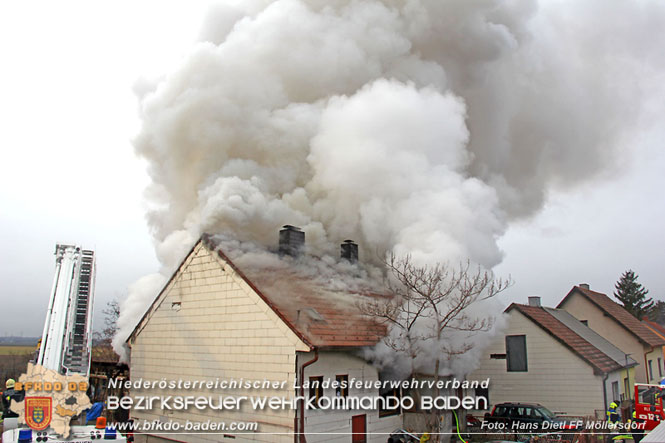 20211227 Wohnhausbrand in Traiskirchen Ortsteil Moellersdorf  Foto: Hans Dietl FF Moellersdorf