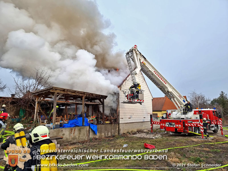 20211227 Wohnhausbrand in Traiskirchen Ortsteil Moellersdorf Foto: Stefan Schneider BFKDO Baden 20211227 Wohnhausbrand in Traiskirchen Ortsteil Moellersdorf Foto: Stefan Schneider BFKDO Baden