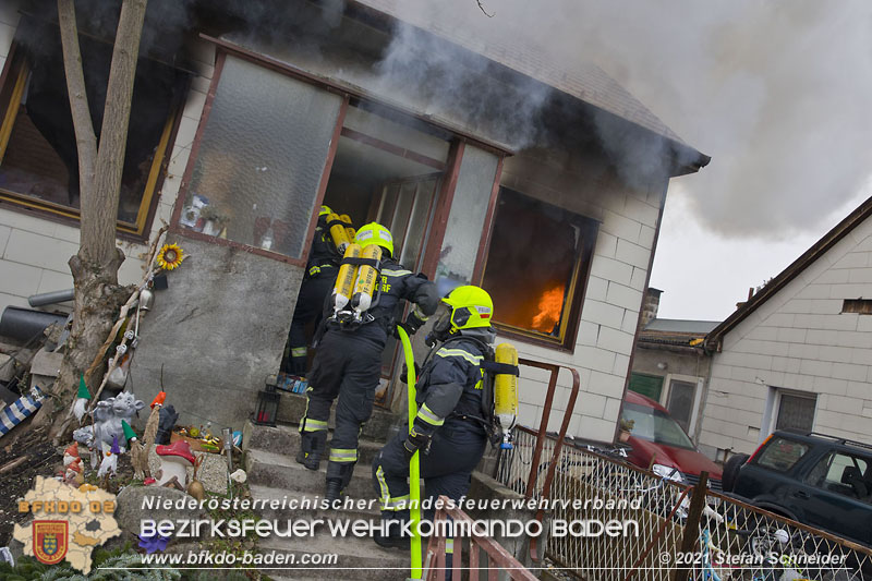 20211227 Wohnhausbrand in Traiskirchen Ortsteil Moellersdorf Foto: Stefan Schneider BFKDO Baden 20211227 Wohnhausbrand in Traiskirchen Ortsteil Moellersdorf Foto: Stefan Schneider BFKDO Baden