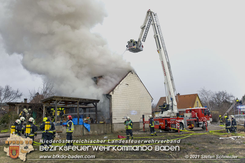 20211227 Wohnhausbrand in Traiskirchen Ortsteil Moellersdorf Foto: Stefan Schneider BFKDO Baden 20211227 Wohnhausbrand in Traiskirchen Ortsteil Moellersdorf Foto: Stefan Schneider BFKDO Baden