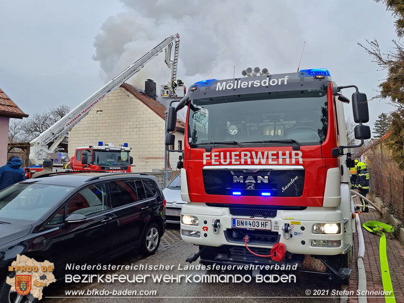 20211227 Wohnhausbrand in Traiskirchen Ortsteil Moellersdorf Foto: Stefan Schneider BFKDO Baden 20211227 Wohnhausbrand in Traiskirchen Ortsteil Moellersdorf Foto: Stefan Schneider BFKDO Baden