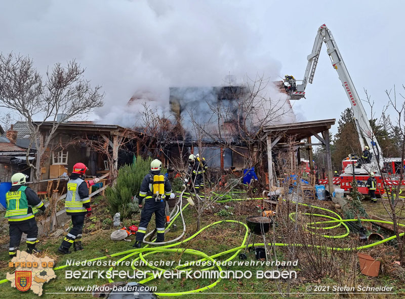 20211227 Wohnhausbrand in Traiskirchen Ortsteil Moellersdorf Foto: Stefan Schneider BFKDO Baden 20211227 Wohnhausbrand in Traiskirchen Ortsteil Moellersdorf Foto: Stefan Schneider BFKDO Baden