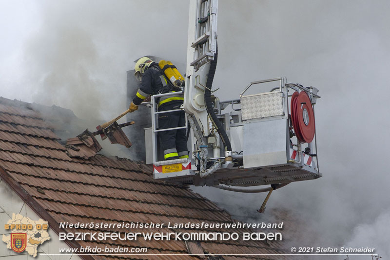 20211227 Wohnhausbrand in Traiskirchen Ortsteil Moellersdorf Foto: Stefan Schneider BFKDO Baden 20211227 Wohnhausbrand in Traiskirchen Ortsteil Moellersdorf Foto: Stefan Schneider BFKDO Baden