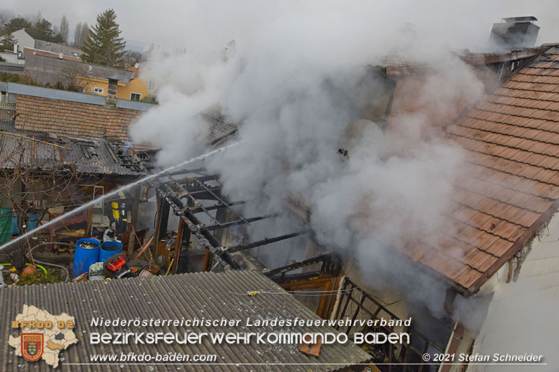 20211227 Wohnhausbrand in Traiskirchen Ortsteil Moellersdorf Foto: Stefan Schneider BFKDO Baden 20211227 Wohnhausbrand in Traiskirchen Ortsteil Moellersdorf Foto: Stefan Schneider BFKDO Baden