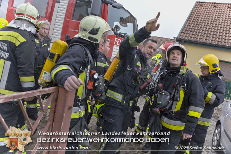 20211227 Wohnhausbrand in Traiskirchen Ortsteil Moellersdorf Foto: Stefan Schneider BFKDO Baden 20211227 Wohnhausbrand in Traiskirchen Ortsteil Moellersdorf Foto: Stefan Schneider BFKDO Baden