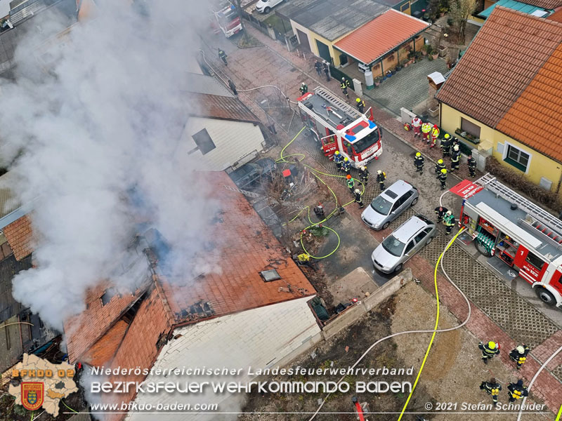 20211227 Wohnhausbrand in Traiskirchen Ortsteil Moellersdorf Foto: Stefan Schneider BFKDO Baden 20211227 Wohnhausbrand in Traiskirchen Ortsteil Moellersdorf Foto: Stefan Schneider BFKDO Baden