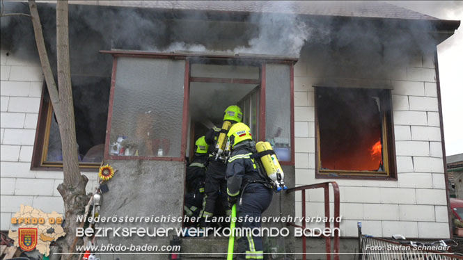 20211227 Wohnhausbrand in Traiskirchen Ortsteil Moellersdorf Foto: Stefan Schneider BFKDO Baden 20211227 Wohnhausbrand in Traiskirchen Ortsteil Moellersdorf Foto: Stefan Schneider BFKDO Baden