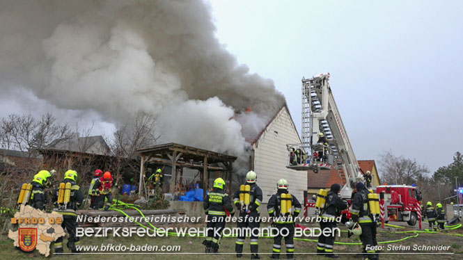 20211227 Wohnhausbrand in Traiskirchen Ortsteil Moellersdorf Foto: Stefan Schneider BFKDO Baden 20211227 Wohnhausbrand in Traiskirchen Ortsteil Moellersdorf Foto: Stefan Schneider BFKDO Baden