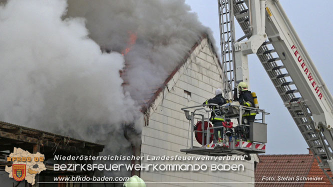 20211227 Wohnhausbrand in Traiskirchen Ortsteil Moellersdorf Foto: Stefan Schneider BFKDO Baden 20211227 Wohnhausbrand in Traiskirchen Ortsteil Moellersdorf Foto: Stefan Schneider BFKDO Baden
